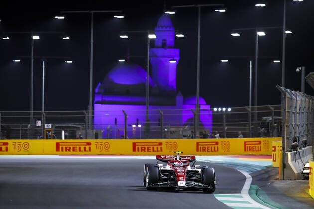 24 ZHOU Guanyu (chi), Alfa Romeo F1 Team ORLEN C42, action during the Formula 1 STC Saudi Arabian Grand Prix 2022, 2nd round of the 2022 FIA Formula One World Championship, WM, Weltmeisterschaft on the Jeddah Corniche Circuit, from March 25 to 27, 2022 in Jeddah, Saudi Arabia - F1 - SAUDI ARABIAN GRAND PRIX 2022 - RACE DPPI Panoramic  00122007__B2_1396.JPG_