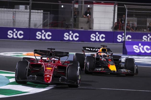 16 LECLERC Charles (mco), Scuderia Ferrari F1-75, 01 VERSTAPPEN Max (nld), Red Bull Racing RB18, action during the Formula 1 STC Saudi Arabian Grand Prix 2022, 2nd round of the 2022 FIA Formula One World Championship, WM, Weltmeisterschaft on the Jeddah Corniche Circuit, from March 25 to 27, 2022 in Jeddah, Saudi Arabia - F1 - SAUDI ARABIAN GRAND PRIX 2022 - RACE DPPI Panoramic 00122007_AV6_8844.JPG_
