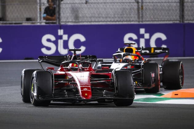 16 LECLERC Charles (mco), Scuderia Ferrari F1-75, 01 VERSTAPPEN Max (nld), Red Bull Racing RB18, action during the Formula 1 STC Saudi Arabian Grand Prix 2022, 2nd round of the 2022 FIA Formula One World Championship, WM, Weltmeisterschaft on the Jeddah Corniche Circuit, from March 25 to 27, 2022 in Jeddah, Saudi Arabia - F1 - SAUDI ARABIAN GRAND PRIX 2022 - RACE DPPI Panoramic 00122007__V2_4547.JPG_