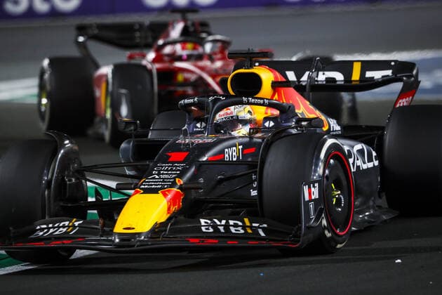 01 VERSTAPPEN Max (nld), Red Bull Racing RB18, action during the Formula 1 STC Saudi Arabian Grand Prix 2022, 2nd round of the 2022 FIA Formula One World Championship, WM, Weltmeisterschaft on the Jeddah Corniche Circuit, from March 25 to 27, 2022 in Jeddah, Saudi Arabia - F1 - SAUDI ARABIAN GRAND PRIX 2022 - RACE DPPI Panoramic  00122007__V2_4630.JPG_