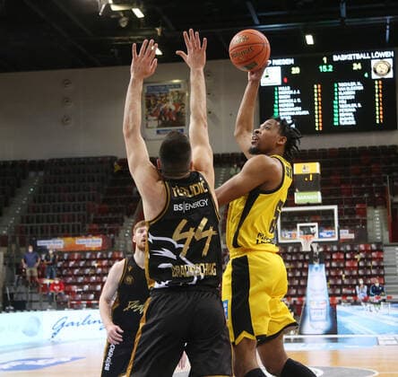 Justin Simon Riesen, right MHP Riesen Ludwigsburg vs Basketball Löwen Braunschweig Basketball Bundesliga 2021 2022 Ludwigsburg , GER, 27 03 2022,