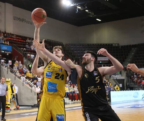 Ethan Rapp Giants, left MHP Riesen Ludwigsburg vs Basketball Löwen Braunschweig Basketball Bundesliga 2021 2022 Ludwigsburg , GER, 27 03 2022,