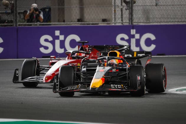 01 VERSTAPPEN Max (nld), Red Bull Racing RB18, 16 LECLERC Charles (mco), Scuderia Ferrari F1-75, action during the Formula 1 STC Saudi Arabian Grand Prix 2022, 2nd round of the 2022 FIA Formula One World Championship, WM, Weltmeisterschaft on the Jeddah Corniche Circuit, from March 25 to 27, 2022 in Jeddah, Saudi Arabia - F1 - SAUDI ARABIAN GRAND PRIX 2022 - RACE DPPI Panoramic 00122007__V2_4575