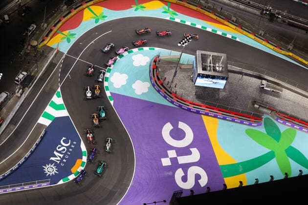 start of the race, depart, 11 PEREZ Sergio (mex), Red Bull Racing RB18, 16 LECLERC Charles (mco), Scuderia Ferrari F1-75, 55 SAINZ Carlos (spa), Scuderia Ferrari F1-75, 01 VERSTAPPEN Max (nld), Red Bull Racing RB18, action during the Formula 1 STC Saudi Arabian Grand Prix 2022, 2nd round of the 2022 FIA Formula One World Championship, WM, Weltmeisterschaft on the Jeddah Corniche Circuit, from March 25 to 27, 2022 in Jeddah, Saudi Arabia - F1 - SAUDI ARABIAN GRAND PRIX 2022 - RACE DPPI Panoramic  00122007_AV6_8581