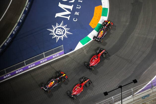 start of the race, depart, 11 PEREZ Sergio (mex), Red Bull Racing RB18, 16 LECLERC Charles (mco), Scuderia Ferrari F1-75, 55 SAINZ Carlos (spa), Scuderia Ferrari F1-75, 01 VERSTAPPEN Max (nld), Red Bull Racing RB18, action during the Formula 1 STC Saudi Arabian Grand Prix 2022, 2nd round of the 2022 FIA Formula One World Championship, WM, Weltmeisterschaft on the Jeddah Corniche Circuit, from March 25 to 27, 2022 in Jeddah, Saudi Arabia - F1 - SAUDI ARABIAN GRAND PRIX 2022 - RACE DPPI Panoramic  00122007_AV6_8552