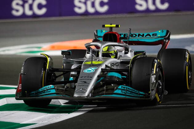 44 HAMILTON Lewis (gbr), Mercedes AMG F1 Team W13, action during the Formula 1 STC Saudi Arabian Grand Prix 2022, 2nd round of the 2022 FIA Formula One World Championship, WM, Weltmeisterschaft on the Jeddah Corniche Circuit, from March 25 to 27, 2022 in Jeddah, Saudi Arabia - F1 - SAUDI ARABIAN GRAND PRIX 2022 - RACE DPPI Panoramic  00122007__V2_4666