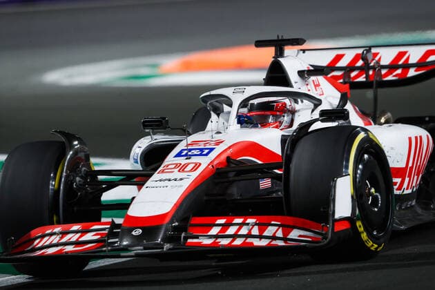 20 MAGNUSSEN Kevin (dnk), Haas F1 Team VF-22 Ferrari, action during the Formula 1 STC Saudi Arabian Grand Prix 2022, 2nd round of the 2022 FIA Formula One World Championship, WM, Weltmeisterschaft on the Jeddah Corniche Circuit, from March 25 to 27, 2022 in Jeddah, Saudi Arabia - F1 - SAUDI ARABIAN GRAND PRIX 2022 - RACE DPPI Panoramic  00122007__V2_4636