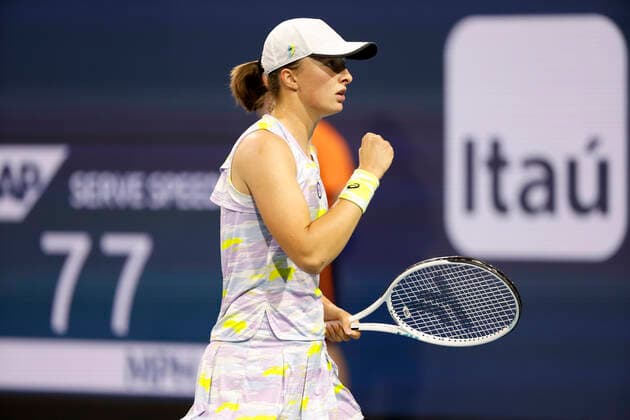 March 27, 2022, Miami Gardens, Florida, United States Of America: MIAMI GARDENS, FLORIDA - MARCH 27: Iga Swiatek of Poland defeats Madison Brengle of United States during the 2022 Miami Open presented by Itaoe at Hard Rock Stadium on March 27, 2022 in Miami Gardens, Florida...People: Iga Swiatek Miami Gardens United States Of America - ZUMAs214 20220327_zda_s214_083 Copyright: xSMGx
