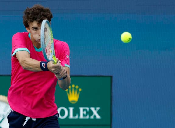 March 27, 2022, Miami Gardens, Florida, United States Of America: MIAMI GARDENS, FLORIDA - MARCH 27: Frances Tiafoe of United States defeats Juan Manuel Ceroendolo of Argentina during day 7 of the 2022 Miami Open at Hard Rock Stadium on March 27, 2022 in Miami Gardens, Florida....People: Juan Manuel Cerundolo Miami Gardens United States Of America - ZUMAs214 20220327_zda_s214_158 Copyright: xSMGx