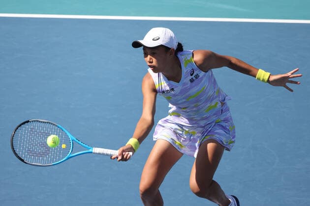 March 27, 2022, Miami Gardens, Florida, United States Of America: MIAMI GARDENS, FLORIDA - MARCH 27: Coco Gauff of the USA defeats Shuai Zhang of China during day 7 of the Miami Open at Hard Rock Stadium on March 27, 2022 in Miami Gardens, Florida. ...People: Shuai Zhang Miami Gardens United States Of America - ZUMAs214 20220327_zda_s214_161 Copyright: xSMGx
