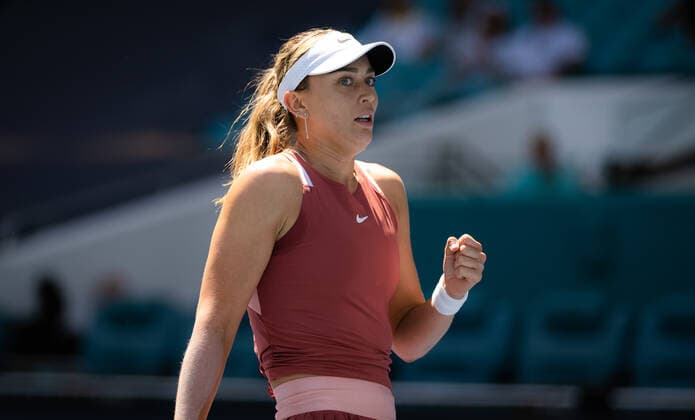 March 27, 2022, MIAMI, FLORIDA, UNITED STATES: Paula Badosa of Spain in action during the third round of the 2022 Miami Open WTA, Tennis Damen 1000 tennis tournament against Yulia Putintseva of Kazakhstan MIAMI UNITED STATES - ZUMAa181 20220327_zaa_a181_199 Copyright: xRobxPrangex