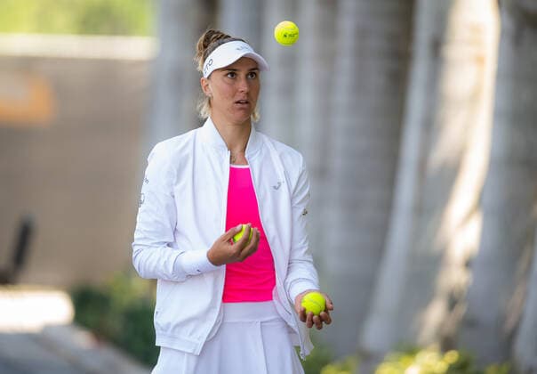 March 27, 2022, MIAMI, FLORIDA, UNITED STATES: Beatriz Haddad Maia of Brazil before the third round of the 2022 Miami Open WTA, Tennis Damen 1000 tennis tournament MIAMI UNITED STATES - ZUMAa181 20220327_zaa_a181_207 Copyright: xRobxPrangex