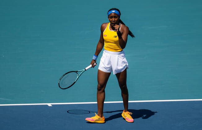 March 27, 2022, MIAMI, FLORIDA, UNITED STATES: Cori Gauff of the United States in action during her third round match at the 2022 Miami Open WTA, Tennis Damen 1000 tennis tournament against Shuai Zhang of China MIAMI UNITED STATES - ZUMAa181 20220327_zaa_a181_224 Copyright: xRobxPrangex