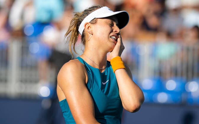 March 27, 2022, MIAMI, FLORIDA, UNITED STATES: Paula Badosa of Spain playing doubles at the 2022 Miami Open WTA, Tennis Damen 1000 tennis tournament MIAMI UNITED STATES - ZUMAa181 20220327_zaa_a181_253 Copyright: xRobxPrangex