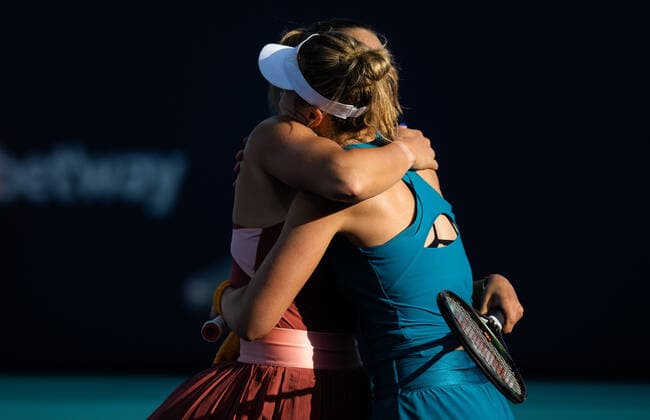 March 27, 2022, MIAMI, FLORIDA, UNITED STATES: Aryna Sabalenka of Belarus & Paula Badosa of Spain playing doubles at the 2022 Miami Open WTA, Tennis Damen 1000 tennis tournament MIAMI UNITED STATES - ZUMAa181 20220327_zaa_a181_255 Copyright: xRobxPrangex