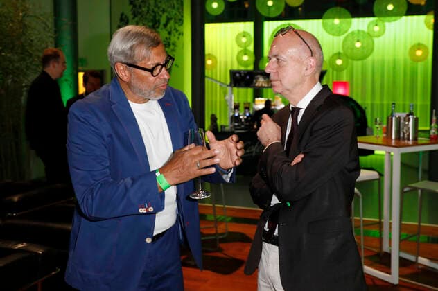 Jimmy Hartwig und Bernd Neuendorf bei der Verleihung der Sepp-Herberger-Awards 2022 in der Telekom-Hauptstadtrepräsentanz. Berlin, 28.03.2022 *** Jimmy Hartwig and Bernd Neuendorf at the presentation of the Sepp Herberger Awards 2022 at Telekoms Berlin Representative Office, 28 03 2022 Foto:xS.xGabschx xFuturexImage