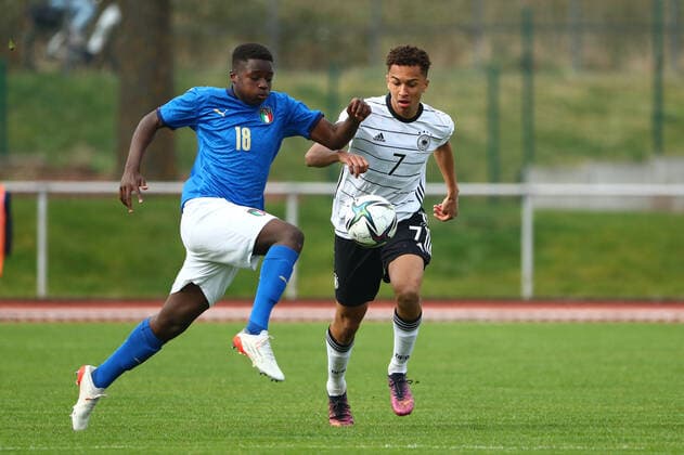 Alphadjo Cisse Italy in duel with Eric Emanuel da Silva Moreira Germany Germany vs Italy, Football, U16 Laenderspiel, 29 03 2022 DFB regulations prohibit any use of photographs as image sequences and or quasi video Germany vs Italy, Football, U16 Laenderspiel, 29 03 2022 Wetzlar Copyright: xEibner-Pressefotox EP_RWS