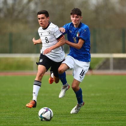 Kjell Arik Waetjen Germany in duel with Lorenzo Riccio Italy Germany vs Italy, football, U16 Laenderspiel, 29 03 2022 DFB regulations prohibit any use of photographs as image sequences and or quasi video Germany vs Italy, football, U16 Laenderspiel, 29 03 2022 Wetzlar Copyright: xEibner-Pressefotox EP_RWS