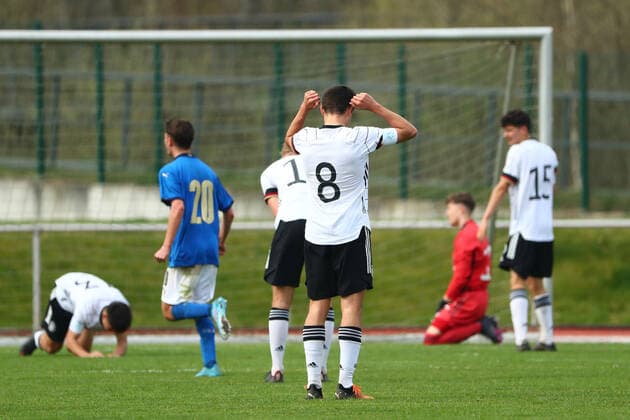 Kjell Arik Waetjen Germany, center is disappointed after scoring the 1 0 goal for Italy Germany vs Italy, soccer, U16 Laenderspiel, 29 03 2022 DFB regulations prohibit any use of photographs as image sequences and or quasi video Germany vs Italy, soccer, U16 Laenderspiel, 29 03 2022 Wetzlar Copyright: xEibner-Pressefotox EP_RWS