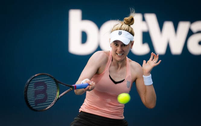 March 28, 2022, MIAMI, FLORIDA, UNITED STATES: Alison Riske of the United States in action during the fourth round of the 2022 Miami Open WTA, Tennis Damen 1000 tennis tournament against Naomi Osaka of Japan MIAMI UNITED STATES - ZUMAa181 20220328_zaa_a181_036 Copyright: xRobxPrangex