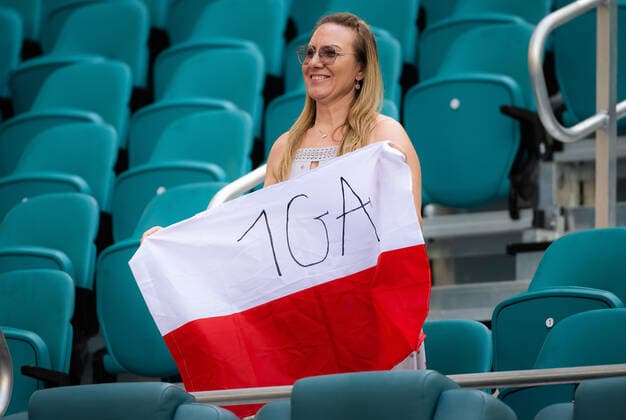 March 28, 2022, MIAMI, FLORIDA, UNITED STATES: Iga Swiatek Fan after her fourth round match at the 2022 Miami Open WTA, Tennis Damen 1000 tennis tournament MIAMI UNITED STATES - ZUMAa181 20220328_zaa_a181_066 Copyright: xRobxPrangex