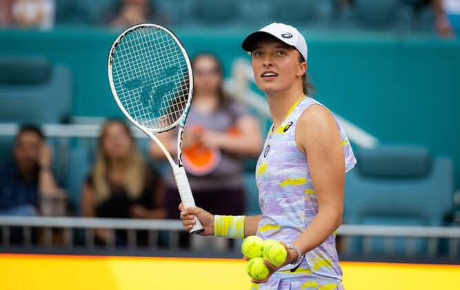 March 28, 2022, MIAMI, FLORIDA, UNITED STATES: Iga Swiatek of Poland after winning her fourth round match at the 2022 Miami Open WTA, Tennis Damen 1000 tennis tournament against Cori Gauff of the United States MIAMI UNITED STATES - ZUMAa181 20220328_zaa_a181_068 Copyright: xRobxPrangex