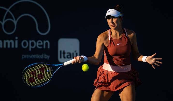 March 28, 2022, MIAMI, FLORIDA, UNITED STATES: Belinda Bencic of Switzerland in action during her fourth round match at the 2022 Miami Open WTA, Tennis Damen 1000 tennis tournament against Aliaksandra Sasnovich of Belarus MIAMI UNITED STATES - ZUMAa181 20220328_zaa_a181_077 Copyright: xRobxPrangex