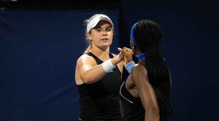 March 28, 2022, MIAMI, FLORIDA, UNITED STATES: Cori Gauff of the United States & Catherine McNally of the United States playing doubles at the 2022 Miami Open WTA, Tennis Damen 1000 tennis tournament MIAMI UNITED STATES - ZUMAa181 20220328_zaa_a181_092 Copyright: xRobxPrangex