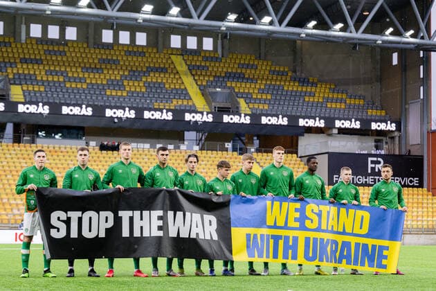220329 Players of Ireland with a banner ahead of the UEFA European Under 21 Qualifier football match between Sweden and Ireland on March 29, 2022 in Boras Photo Mathias Bergeld BILDBYRAN kod MB MB0362 fotboll football soccer fotball em kval kval uefa european under 21 qualifier u21 qualifier qualifying round qualification sverige sweden irland ireland bbeng ukraine ukraina,  Copyright: MATHIASxBERGELD BB220329MB009