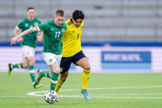 220329 Ross Tierney of Ireland and Eric Kahl of Sweden during the UEFA European Under 21 Qualifier football match between Sweden and Ireland on March 29, 2022 in Boras Photo Mathias Bergeld BILDBYRAN kod MB MB0362 fotboll football soccer fotball em kval kval uefa european under 21 qualifier u21 qualifier qualifying round qualification sverige sweden irland ireland bbeng,  Copyright: MATHIASxBERGELD BB220329MB013