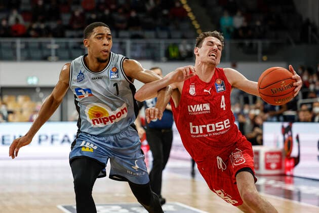 right Omar Prewitt Brose Bamberg, 04 left 01 Jaren Lewis HAKRO Merlins Crailsheim amberg HAKRO Merlins Crailsheim easyCredit BBL Basketball Bundesliga Saison 2021 22 Spieltag 17, 29 03 2022 Bamberg, Brose Arena Foto Daniel Löb Loeb Copyright: DanielxLöb