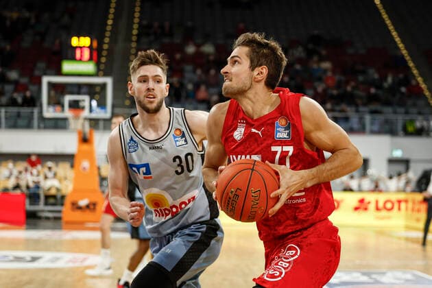 left right Tomas Kyzlink Brose Bamberg, 77 30 Jon Axel Gudmundsson HAKRO Merlins Crailsheim amberg HAKRO Merlins Crailsheim easyCredit BBL Basketball Bundesliga Saison 2021 22 Spieltag 17, 29 03 2022 Bamberg, Brose Arena Foto Daniel Löb Loeb Copyright: DanielxLöb
