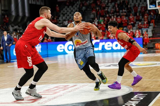 Center 01 Jaren Lewis HAKRO Merlins Crailsheim link sMartinas Geben Brose Bamberg, 22 amberg HAKRO Merlins Crailsheim easyCredit BBL Basketball Bundesliga Saison 2021 22 Spieltag 17, 29 03 2022 Bamberg, Brose Arena Foto Daniel Löb Loeb Copyright: DanielxLöb