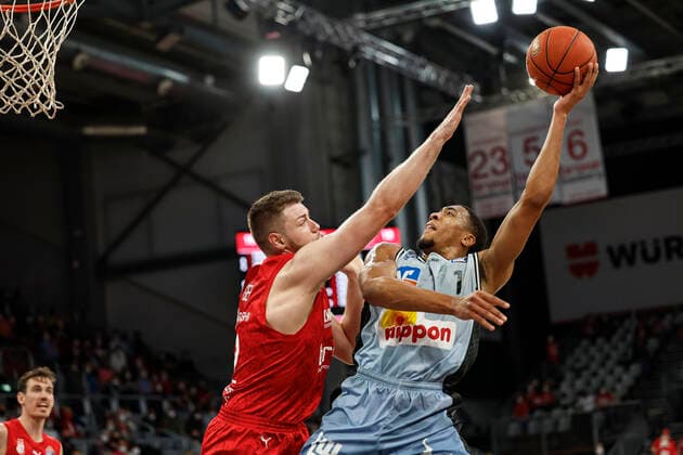 right 01 Jaren Lewis HAKRO Merlins Crailsheim left Martinas Geben Brose Bamberg, 22 amberg HAKRO Merlins Crailsheim easyCredit BBL Basketball Bundesliga Saison 2021 22 Spieltag 17, 29 03 2022 Bamberg, Brose Arena Foto Daniel Löb Loeb Copyright: DanielxLöb
