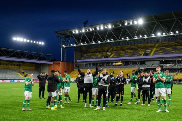 220329 Players of Ireland celebrate after the UEFA European Under 21 Qualifier football match between Sweden and Ireland on March 29, 2022 in Boras Photo Jörgen Jarnberger BILDBYRAN COP 112 MB0362 fotboll football soccer fotball em kval kval uefa european under 21 qualifier u21 qualifier qualifying round qualification sverige sweden irland ireland bbeng cheers,  Copyright: JÖRGENxJARNBERGER BB220329JJ034