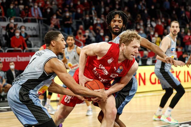 right Christian Sengfelder Brose Bamberg, 43 left 01 Jaren Lewis HAKRO Merlins Crailsheim amberg HAKRO Merlins Crailsheim easyCredit BBL Basketball Bundesliga Saison 2021 22 Spieltag 17, 29 03 2022 Bamberg, Brose Arena Foto Daniel Löb Loeb Copyright: DanielxLöb