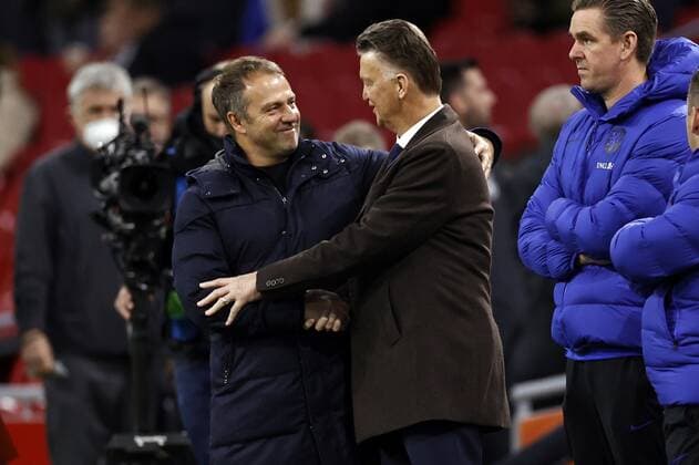 AMSTERDAM lr Germany coach Hansi Flick, Holland coach Louis van Gaal during the friendly match between the Netherlands and Germany at the Johan Cruijff ArenA on March 29, 2022 in Amsterdam, Netherlands ANP MAURICE VAN STEEN International Friendly 2021 2022 xVIxANPxSportx xxANPxIVx 446280521 originalFilename: 446280521.jpg