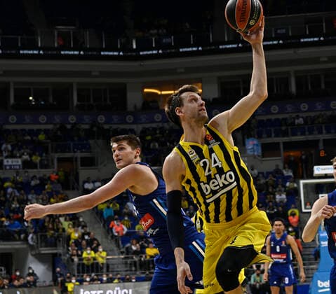 Jan Vesely (R) of Fenerbahce Beko Istanbul and Ben Lammers (L) of Alba Berlin in action during the Turkish Airlines EuroLeague Regular Season Round 21 match between Fenerbahce Beko Istanbul and Alba Berlin at Ulker Sports Arena in Istanbul, Turkey , on March 29, 2022 
