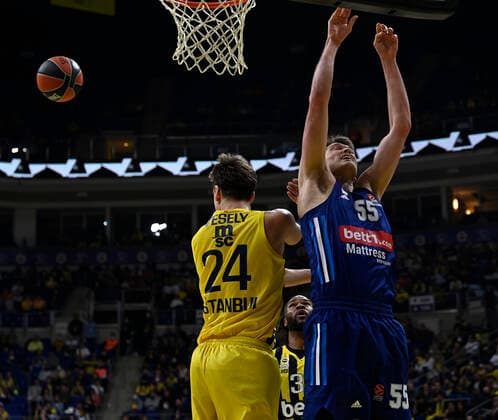 Jan Vesely (24) of Fenerbahce Beko Istanbul and Ben Lammers of Alba Berlin in action during the Turkish Airlines EuroLeague Regular Season Round 21 match between Fenerbahce Beko Istanbul and Alba Berlin at Ulker Sports Arena in Istanbul, Turkey , on March 29, 2022 