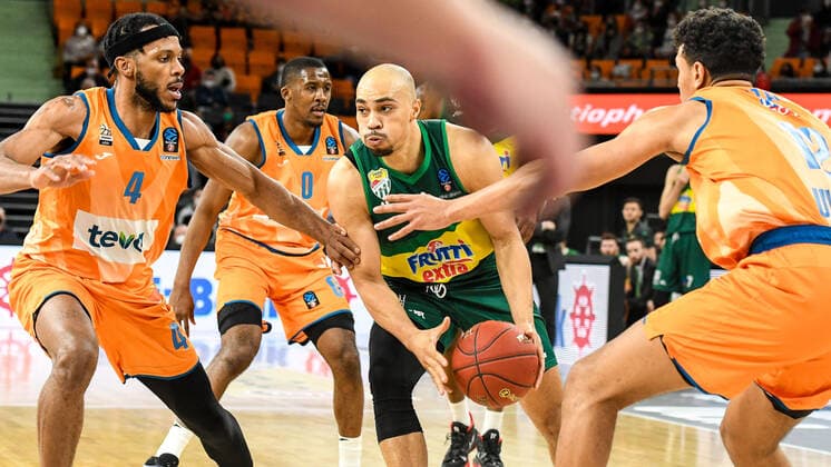 GER, EuroCup, ratiopharm ulm vs Frutti Extra Bursaspor 29 03 2022, ratiopharm arena, Neu Ulm, GER, EuroCup, ratiopharm ulm vs Frutti Extra Bursaspor, in picture Jaron Blossomgame Ulm, 4 , Semaj Christon Ulm, 0 , Andrew Andrews Bursaspor, 12 puts through, Michael Rataj Ulm, 12 nordphotoxGmbHx xHafner nph00200
