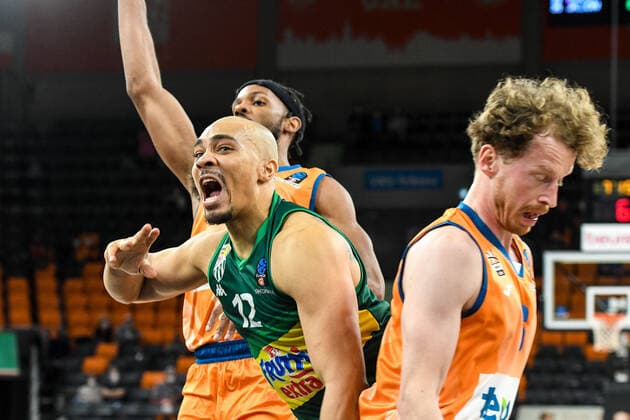 GER, EuroCup, ratiopharm ulm vs Frutti Extra Bursaspor 29 03 2022, ratiopharm arena, Neu Ulm, GER, EuroCup, ratiopharm ulm vs Frutti Extra Bursaspor, in picture Andrew Andrews Bursaspor, 12 , Per Günther Guenther Ulm, 6 nordphotoxGmbHx xHafner nph00200