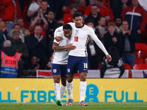 England v Ivory Coast International Friendly, Länderspiel, Nationalmannschaft Raheem Sterling of England celebrates scoring their second goal with Jude Bellingham during the International Friendly match at Wembley Stadium, London Content Not Available For UK Newspapers Copyright: xPaulxChestertonx FIL-16730-0082 UK Newspapers OUT