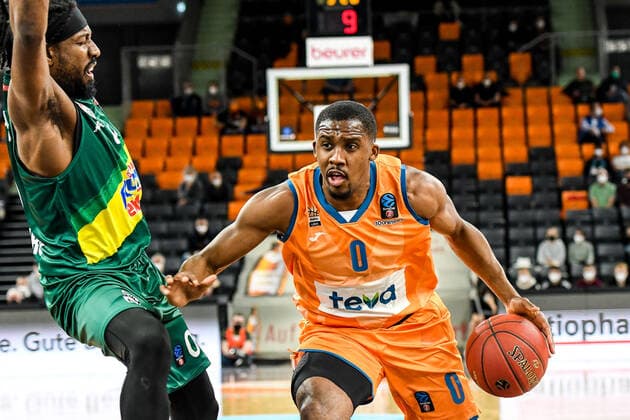 GER, EuroCup, ratiopharm ulm vs Frutti Extra Bursaspor 29 03 2022, ratiopharm arena, Neu Ulm, GER, EuroCup, ratiopharm ulm vs Frutti Extra Bursaspor, in picture Semaj Christon Ulm, 0 prevails against John Holland Bursaspor, 0 nordphotoxGmbHx xHafner nph00200
