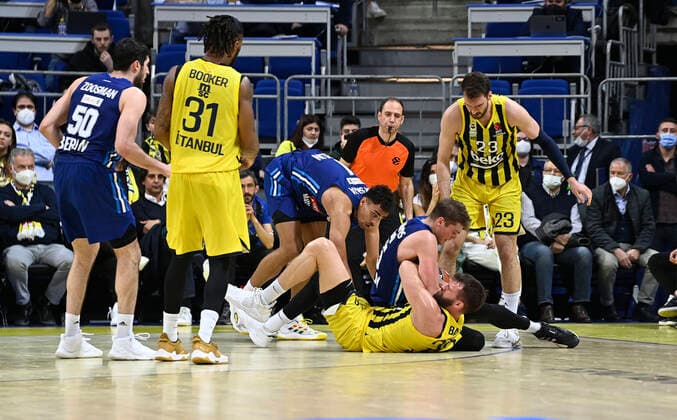 Danilo Barthel (22) , Marko Guduric (23) of Fenerbahce Beko Istanbul and Oscar Da Silva (1) , Ben Lammers (55) of Alba Berlin in action during the Turkish Airlines EuroLeague Regular Season Round 21 match between Fenerbahce Beko Istanbul and Alba Berlin at Ulker Sports Arena in Istanbul, Turkey , on March 29, 2022 