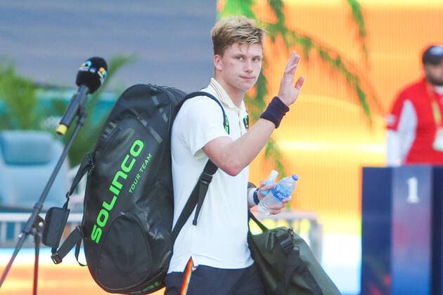 Tennis, ATP-Turnier in Miami March 29, 2022, Austin, Texas, United States: Jenson Brooksby (USA) exits the court after the men s fourth round at the Miami Open presented by Itau at Hard Rock Stadium in Miami Gardens, Florida. Austin United States - ZUMAw109 20220329_zap_w109_012 Copyright: xDebbyxWongx