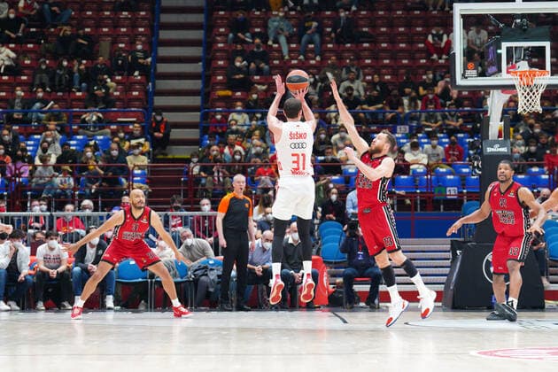 Zan Mark Sisko (FC Bayern Munchen Basketball) thwarted by Sergio Rodriguez (AX Armani Exchange Olimpia Milano) during A X Armani Exchange Milano vs Bayern Monaco, Basketball Euroleague Championship in Milan, Italy, March 29 2022  Copyright: xSimonexLucarellix xipa-agency.nex xx 0