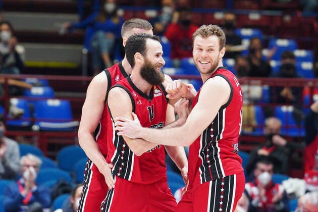 Gigi Datome (AX Armani Exchange Olimpia Milano) celebrating with Nicolo Melli (AX Armani Exchange Olimpia Milano) during A X Armani Exchange Milano vs Bayern Monaco, Basketball Euroleague Championship in Milan, Italy, March 29 2022  Copyright: xSimonexLucarellix xipa-agency.nex xx 0