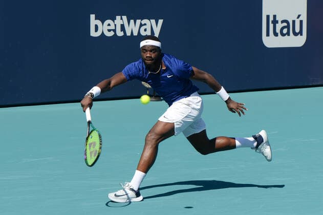 Tennis, ATP-Turnier in Miami Frances Tiafoe (USA) is defeated by Francisco Cerundolo (ARG) 7-6 (7-2), 6-7 (3-7), 2-6, at the Miami Open being played at Hard Rock Stadium in Miami Gardens, Florida on March 29,2022: Ã‚ Tennisclix CSM Miami Gardens USA - ZUMAc04_ 20220329_zaf_c04_057 Copyright: xKarlaxKinnex