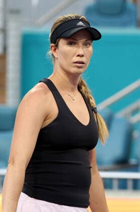 Tennis, WTA-Turnier in Miami March 29, 2022, Miami Gardens, Florida, United States Of America: MIAMI GARDENS, FLORIDA - MARCH 29: Naomi Osaka of Japan defeats Danielle Collins of the United States in their quarter final match on day 9 of the Miami Open at Hard Rock Stadium on March 29, 2022 in Miami Gardens, Florida ...People: Danielle Collins Miami Gardens United States Of America - ZUMAs214 20220329_zda_s214_009 Copyright: xSMGx