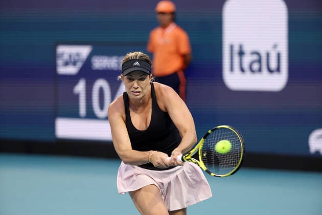 Tennis, WTA-Turnier in Miami March 29, 2022, Miami Gardens, Florida, United States Of America: MIAMI GARDENS, FLORIDA - MARCH 29: Naomi Osaka of Japan defeats Danielle Collins of the United States in their quarter final match on day 9 of the Miami Open at Hard Rock Stadium on March 29, 2022 in Miami Gardens, Florida ...People: Danielle Collins Miami Gardens United States Of America - ZUMAs214 20220329_zda_s214_013 Copyright: xSMGx